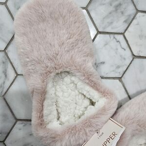 Kohl's Pink Fuzzy Sherpa-Lined Women's Slippers Size 5-7 M, US Size,New Non-slip